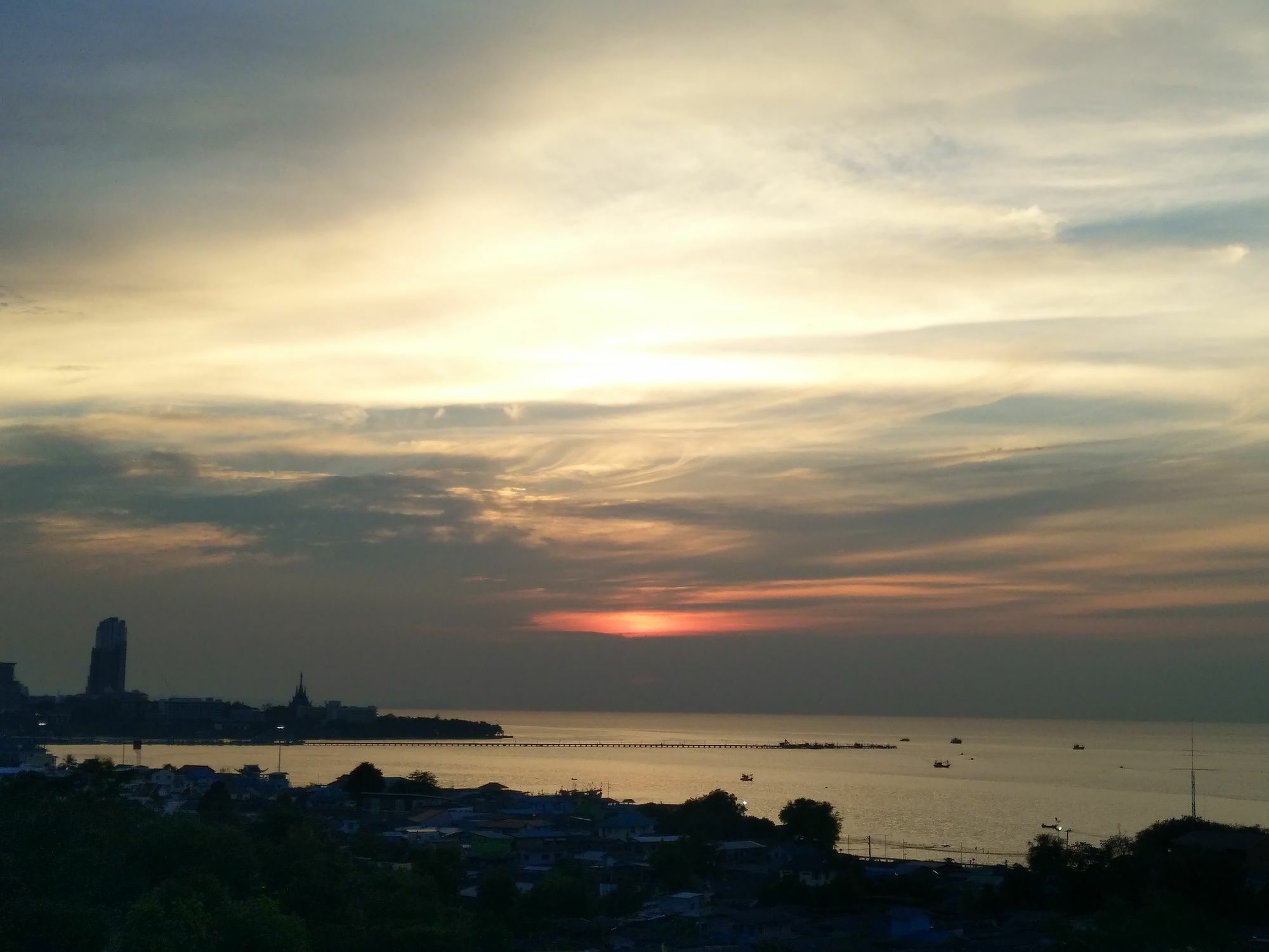 Ruenthip Pattaya Hotel Kültér fotó